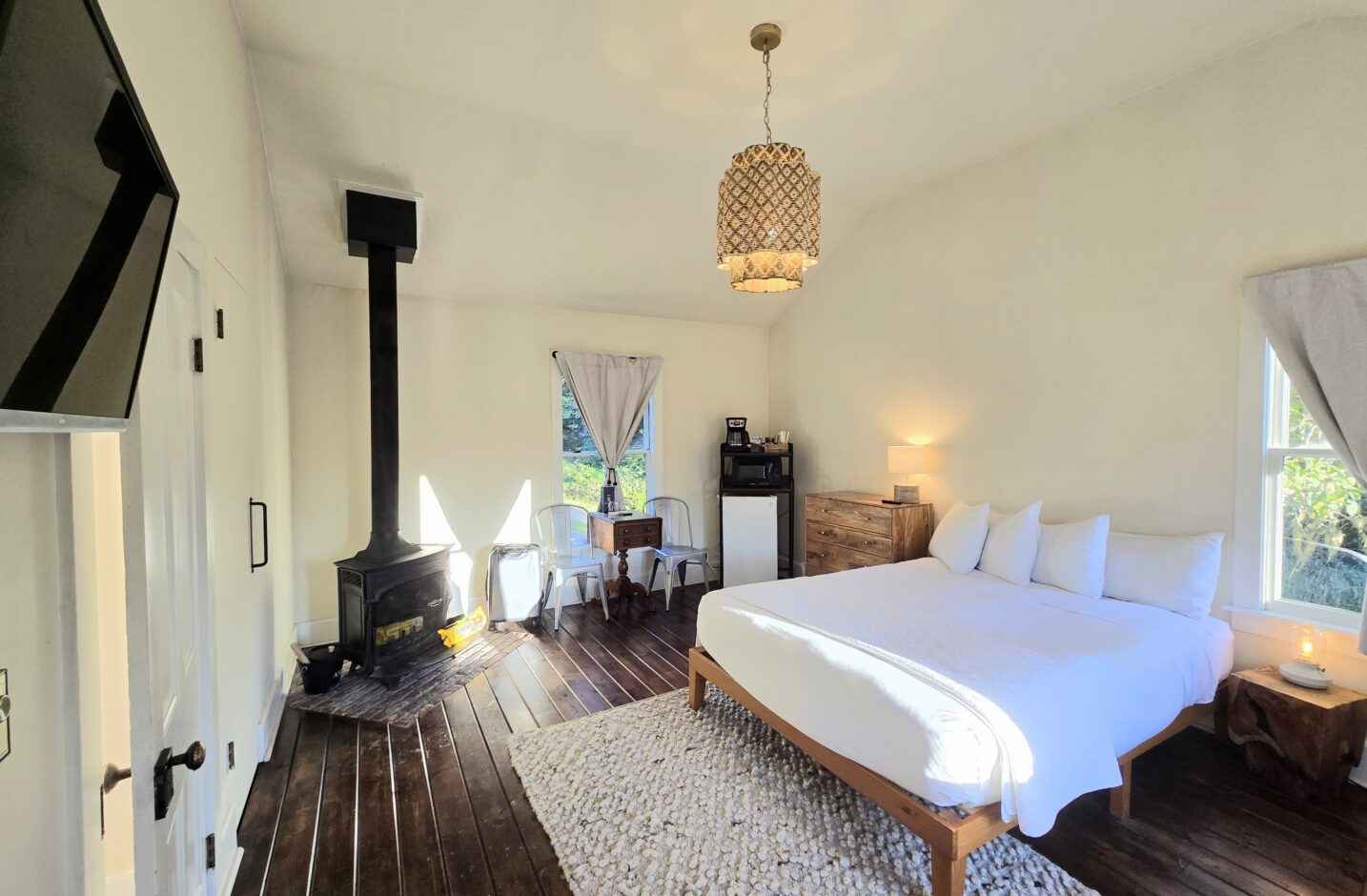 Mendocino, CA Accommodations - Creekside room