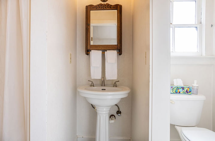 Carriage Room bathroom