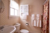 Mendocino, CA Accommodations - Creekside room bathroom