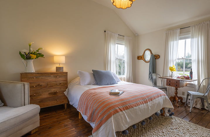 Mendocino, CA Accommodations - Creekside room