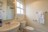 Mendocino, CA Accommodations - Creekside room bathroom