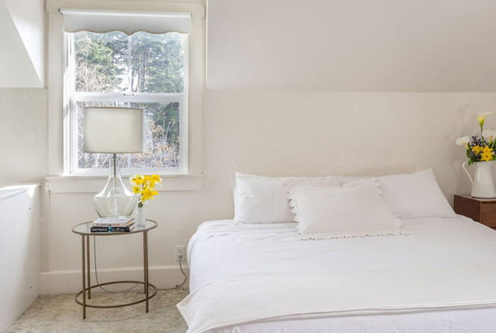 Mendocino County Lodging - Sunrise Suite bed