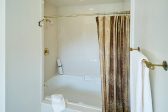 Mendocino Coast B&B - Victorian Suite bathroom