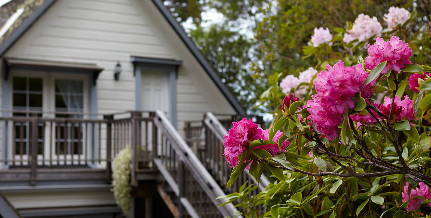 Lodging near Mendocino, CA - Dennen's Victorian Farmhouse