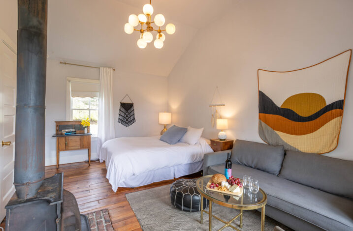 Cozy stay in Mendocino with plenty of natural light